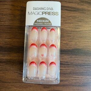 BNWT Dashing Diva MagicPress Press On Nail Kit - Medium Oval - Je’taime PO193